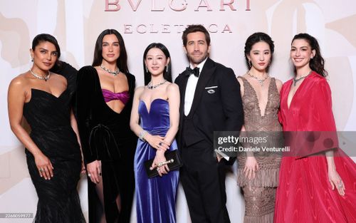 Kim Ji Won 'kèn cựa' nhan sắc cùng Lưu Diệc Phi và Anne Hathaway khi chung khung hình