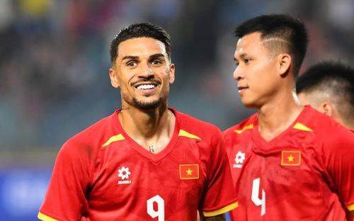 HLV Kim Sang Sik lên tiếng khi Nguyễn Xuân Son và Hoàng Hên 'tịt ngòi'