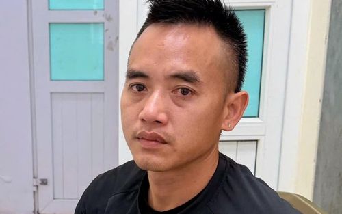 Tạm giữ tài xế xe bán tải tạt đầu xe máy gây nguy hiểm cho 3 người trên xe