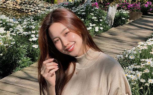 Cử chỉ đặc biệt của Chủ tịch Miss World dành cho Hoa hậu Bảo Ngọc