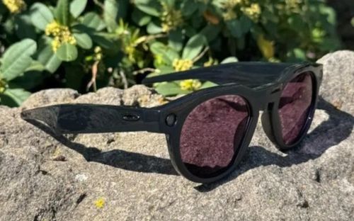 Ứng dụng 'soi' kính thông minh quay lén