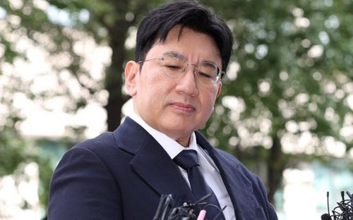 Chủ tịch HYBE tiếp tục đối mặt khủng hoảng