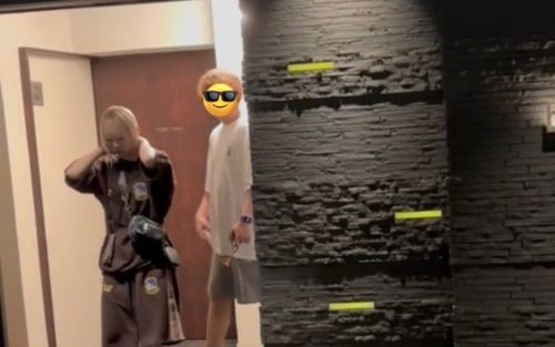 Nữ ca sĩ bị bắt gặp tại khách sạn cùng một người đàn ông, cộng đồng mạng 'dậy sóng'