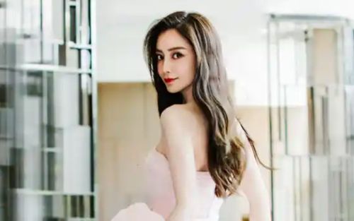 Giữa lúc chồng cũ lộ ảnh bên 'gái lạ', Angelababy bất ngờ vướng nghi vấn hẹn hò trai trẻ