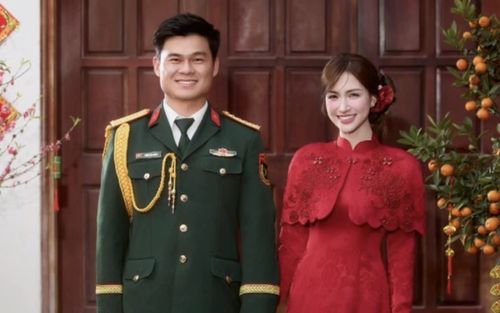 Dậy sóng loạt ảnh Hòa Minzy 'mang bầu'