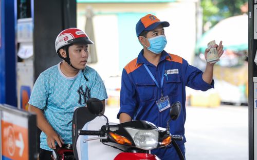 Giá xăng dầu hôm nay 8/3: Tăng rất mạnh