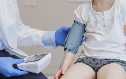 Bé gái 4 tuổi đi khám vì huyết áp cao, kết quả xét nghiệm khiến gia đình bàng hoàng