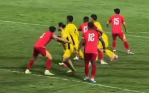 Đoàn Văn Hậu phản ứng về quả phạt đền trước Malaysia