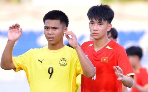 Việt Nam thắng đậm Malaysia 4-0, khẳng định tham vọng vô địch