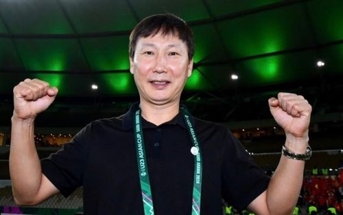 HLV Kim Sang Sik phải bỏ U23 Việt Nam