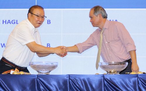 Bầu Đức chơi lớn vì tương lai bóng đá Việt Nam