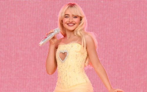 Ca sĩ Sabrina Carpenter khoe vẻ ngoài gợi cảm, 'đốt mắt' người xem