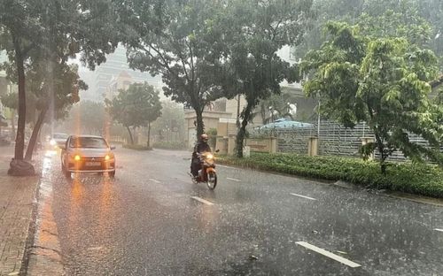 Mưa dông diện rộng ở Bắc Bộ, cảnh báo lũ quét và sạt lở đất