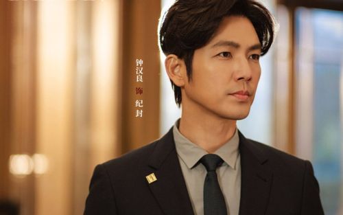 Chung Hán Lương 51 tuổi vẫn gây sốt với vai tổng tài trong Mật Ngữ Kỷ