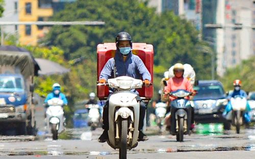 Nắng nóng 'đổ lửa', nhiệt độ ngoài trời có thể vượt xa 40 độ C