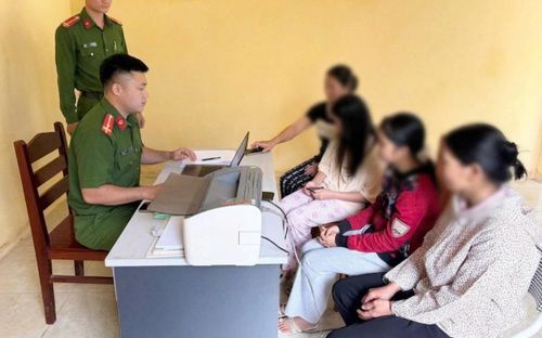 Từ dòng tin nhắn vỏn vẹn 6 chữ, gia đình phải tức tốc báo Công an nhờ tìm 2 thiếu nữ