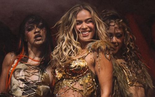 Karol G khép lại Coachella 2026 bằng một dòng chữ khiến cả thế giới 'dậy sóng'