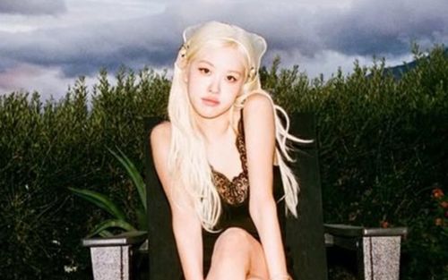 Rosé (BLACKPINK) khoe vẻ ngoài cuốn hút