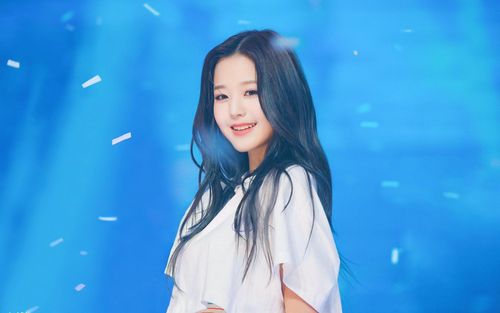 Jang Wonyoung vướng lùm xùm lợi dụng danh tiếng