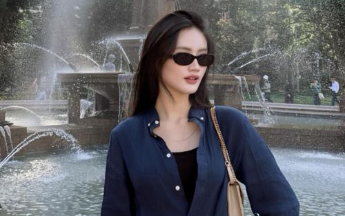 Ý Nhi tiếp tục diện đồ đôi với bạn trai hẹn hò lâu năm