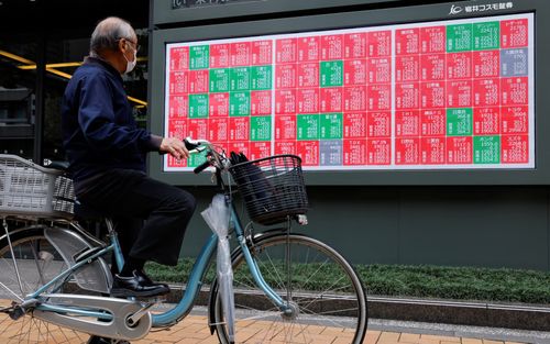 Thị trường chứng khoán tăng điểm khi Donald Trump gia hạn lệnh ngừng bắn với Iran