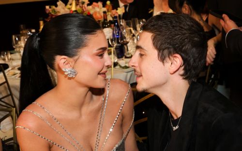 Bạn gái của Timothée Chalamet đang đối mặt với rắc rối pháp lý