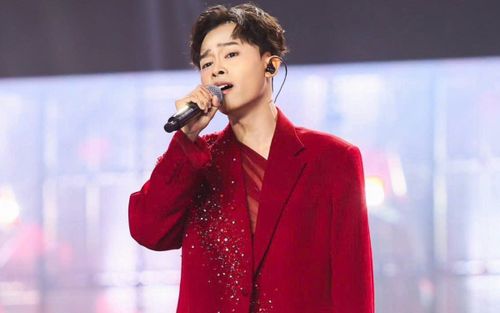 Hồ Văn Cường phản ứng khi khán giả nhận xét về giọng hát