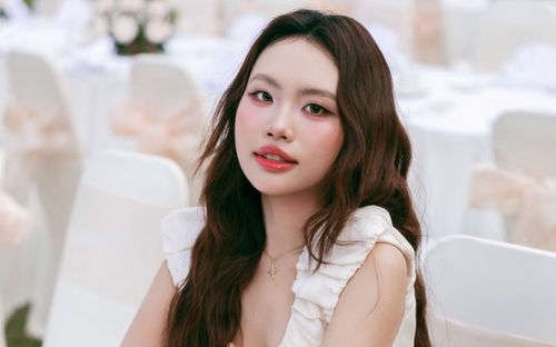 Tin nhắn vỏn vẹn 15 chữ của Phương Mỹ Chi gây chú ý