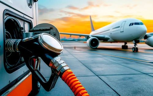 Nguy cơ cạn nhiên liệu bay lan rộng, hàng không toàn cầu đứng trước bài toán khó