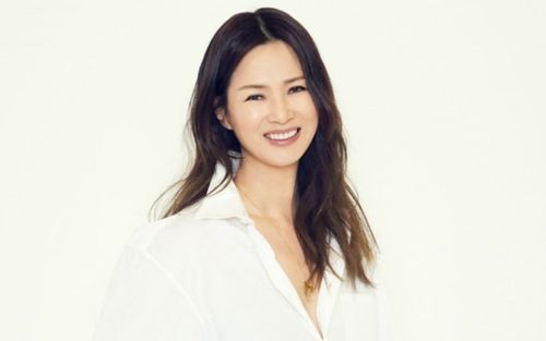 Người mẫu kỳ cựu Lee So Ra chia sẻ gây chú ý khi quay trở lại sàn runway ở tuổi U60