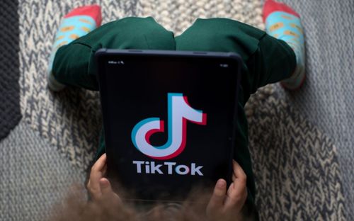 Nhật Bản cân nhắc giới hạn độ tuổi trên mạng xã hội khi xu hướng siết chặt lan rộng toàn cầu