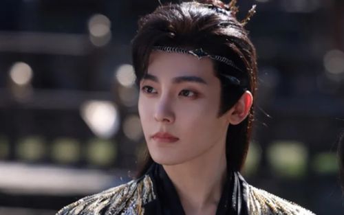 Hầu Minh Hạo bị thay thế