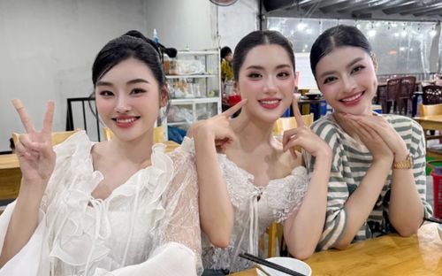 Phương Oanh thân thiết với hai người đẹp