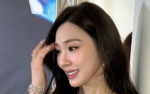 Tiffany Young đón tin vui kép