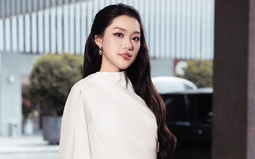 Phương Oanh đẹp ngọt ngào khi đón tuổi mới