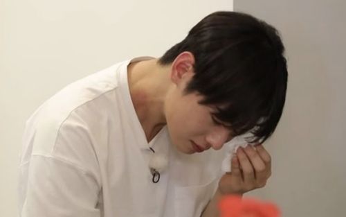 Cha Eun Woo xin lỗi