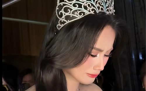 Đáng lo cho Hoa hậu Ý Nhi