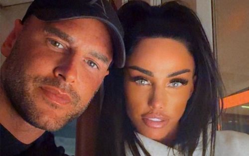 Người mẫu Katie Price và chồng mới cưới gặp rắc rối