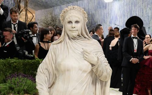 Siêu mẫu Heidi Klum tiết lộ điều lo lắng đằng sau trang phục gây sốt tại Met Gala 2026