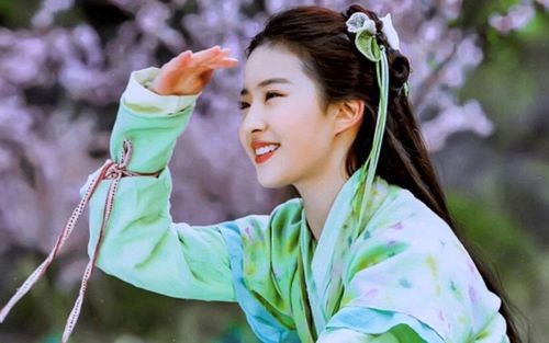 Không chỉ có Lưu Diệc Phi, điểm danh những mỹ nhân cổ trang khiến cõi mạng 'phát sốt'