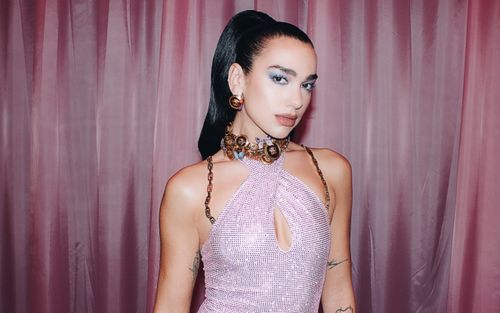Dua Lipa khởi kiện vì bị sử dụng hình ảnh trái phép, đòi bồi thường 15 triệu USD