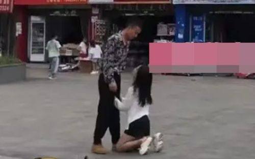 Cặp nam nữ có hành động gây xôn xao giữa đường, biết lý do ai cũng sốc
