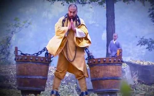 Nam chính Kim Dung có nội lực mạnh bậc nhất nhưng không hề biết võ