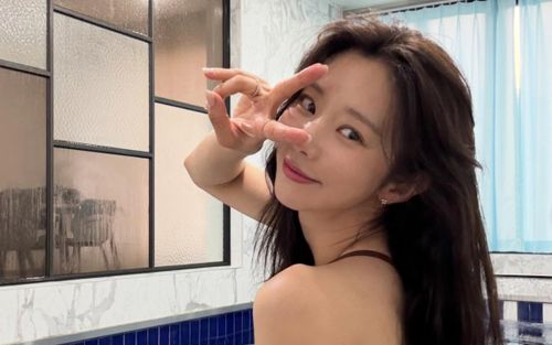 Nữ diễn viên Lee Joo Bin 'gây sốt' với loạt ảnh đồ tắm gợi cảm trong chuyến du lịch