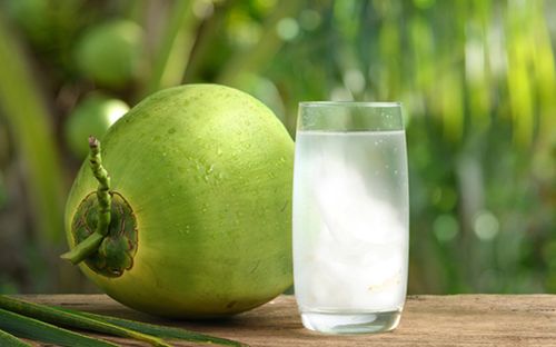 Mùa hè uống nước dừa thế nào để không phản tác dụng?
