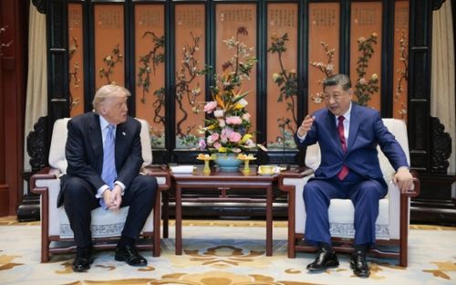 Bức bình phong phía sau ông Trump và ông Tập có ý nghĩa gì trong văn hóa Trung Hoa?