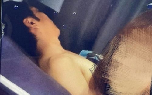 Cưới vợ được 15 ngày, nam danh hài lộ ảnh ngoại tình với nữ khán giả đã có chồng