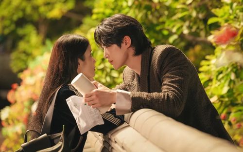 Perfect Crown của IU và Byeon Woo Seok lập kỷ lục cao nhất năm 2026