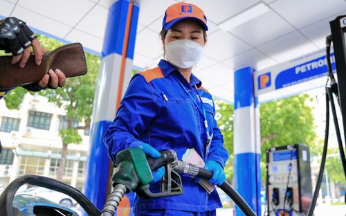 Giá xăng dầu hôm nay 2/5: Tiếp tục giảm