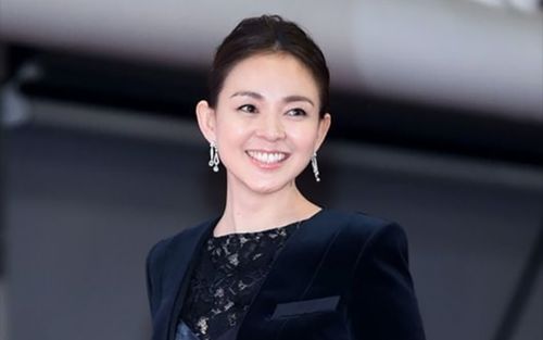 Người mẫu nổi tiếng Nhật Bản Yano Shiho bức xúc vì tin giả